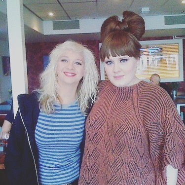 Adele en ik gaan waaaaaay back!!! Vanavond ga ik d'r weer live zien, in Birmingham!!! En ik zit heel dichtbij OMGOMG 🎉😍